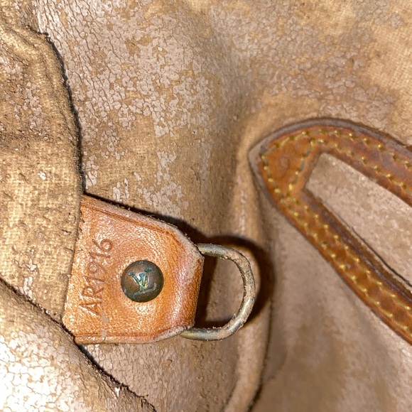 Authentic Louis Vuitton Monogram Bucket Bag and Louis Vuitton Kisslock Wallet - Picture 15 of 17